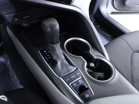 Used 2022 Toyota Camry LE image 24