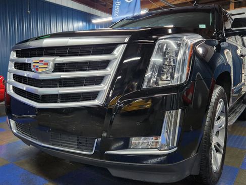 Used 2017 Cadillac Escalade Luxury image 77