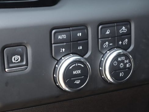 Used 2024 GMC Sierra 2500 AT4 w/ AT4 Premium Plus Package AWD/4WD image 24