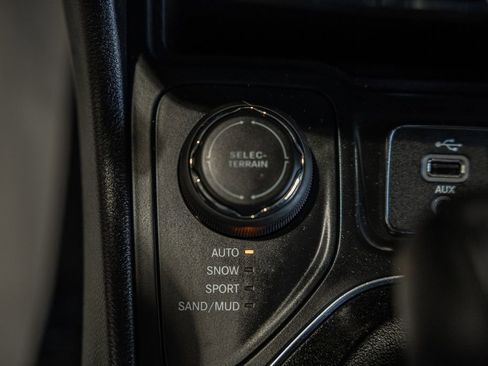 Used 2019 Jeep Cherokee Limited w/ Trailer Tow Group image 30