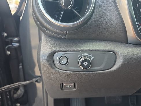 Used 2022 Chevrolet Blazer LT AWD/4WD image 16