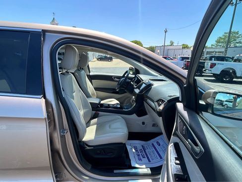 Used 2020 Ford Edge Titanium w/ Equipment Group 301A FWD image 18