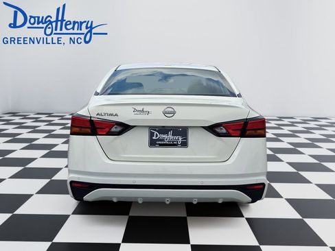 Used 2025 Nissan Altima 2.5 SV FWD image 4