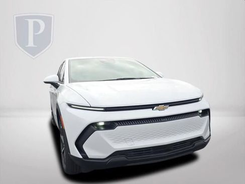 New 2026 Chevrolet Equinox EV LT image 13