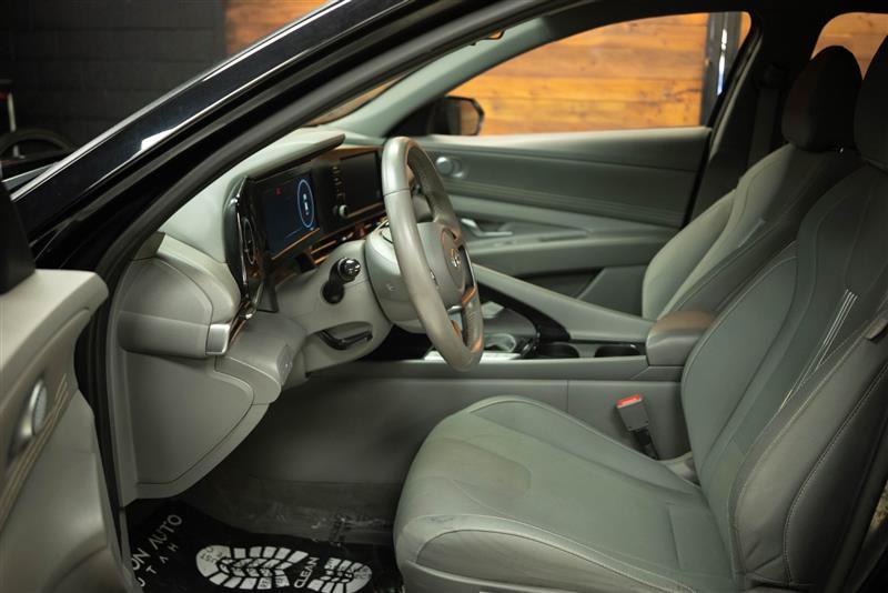 Used 2022 Hyundai Elantra SEL w/ Convenience Package FWD image 8