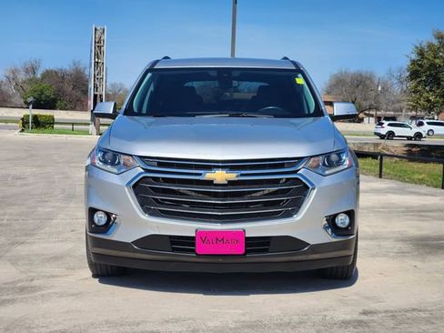 Used 2021 Chevrolet Traverse LT image 2