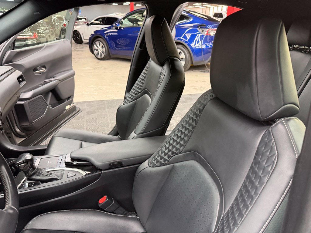 Used 2021 Lexus UX 200 w/ Accessory Package (Z1) FWD image 33
