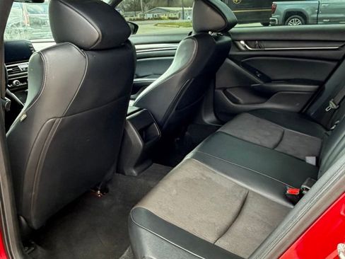 Used 2018 Honda Accord Sport image 9