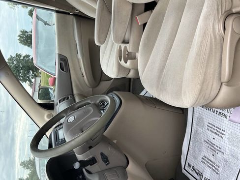 Used 2008 Kia Sedona LX image 11