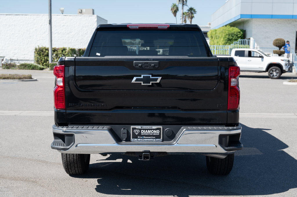 Used 2025 Chevrolet Silverado 1500 LT w/ LPO, Dark Essentials Package RWD image 5