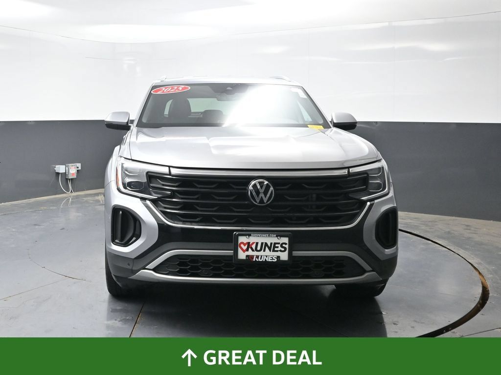 Used 2025 Volkswagen Atlas Cross Sport SE FWD image 8