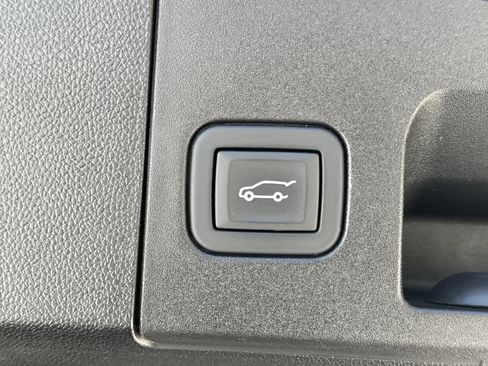 Used 2023 Cadillac XT4 Premium Luxury image 19