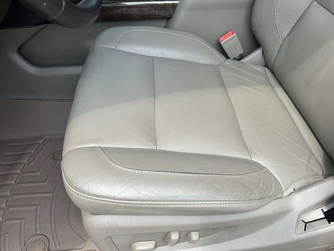 Used 2017 Chevrolet Suburban LT AWD/4WD image 16
