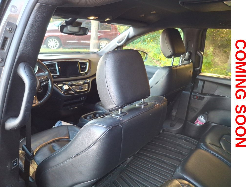Used 2020 Chrysler Pacifica Touring-L FWD image 11