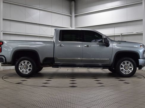 Used 2025 Chevrolet Silverado 2500 High Country w/ Technology Package AWD/4WD image 9