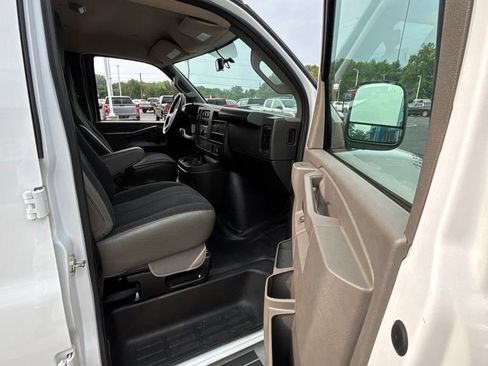 Used 2025 GMC Savana 2500 w/ Driver Convenience Package RWD image 7
