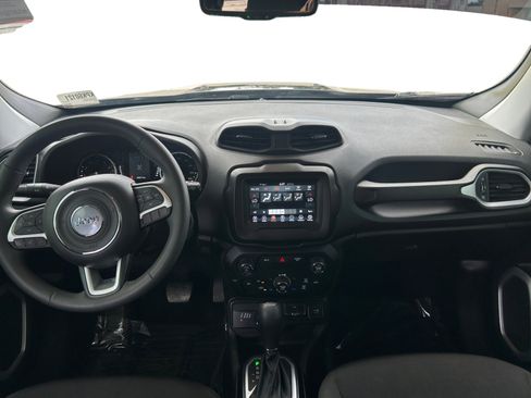 Used 2019 Jeep Renegade Latitude w/ Popular Equipment Group AWD/4WD image 10