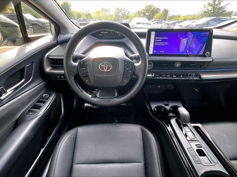 Used 2024 Toyota Prius XLE FWD image 5