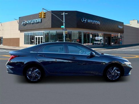 New 2026 Hyundai Elantra SEL Sport Premium FWD image 9