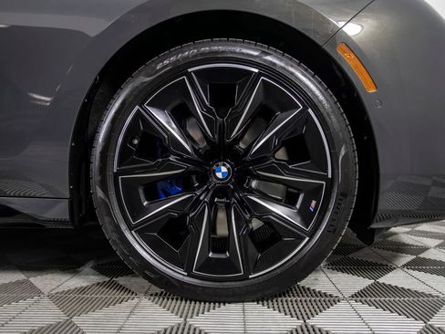 Used 2025 BMW 760i xDrive w/ Executive Package AWD/4WD image 39