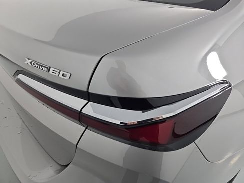 Used 2025 BMW i7 xDrive60 w/ Premium Package image 9