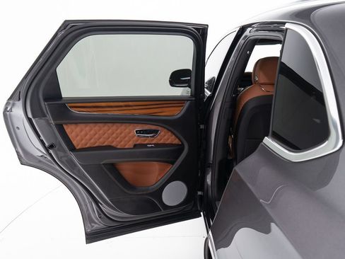 Certified 2022 Bentley Bentayga AWD/4WD image 21