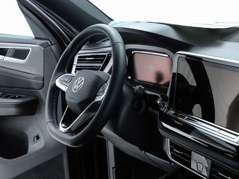 New 2026 Volkswagen Atlas Cross Sport SE image 74