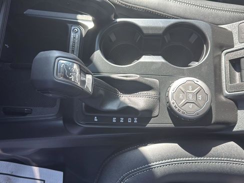 New 2025 Ford Bronco Badlands image 6