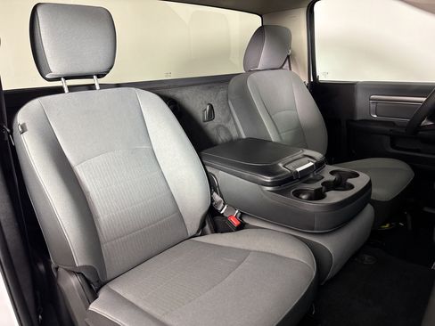 Used 2022 RAM 1500 Classic SLT AWD/4WD image 32