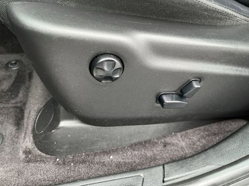 Used 2018 Jeep Grand Cherokee Altitude AWD/4WD image 15