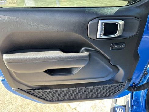 Used 2025 Jeep Wrangler Sport image 34