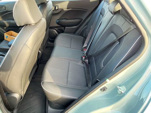 Used 2025 Hyundai Venue Limited FWD image 25