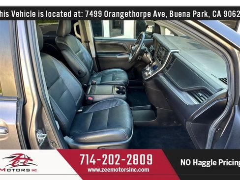 Used 2017 Toyota Sienna SE Premium w/ Cargo Management Package FWD image 20