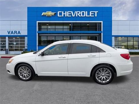 Used 2011 Chrysler 200 Limited image 2
