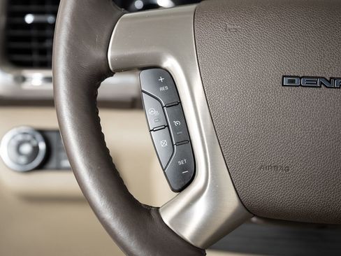 Used 2015 GMC Acadia Denali image 37