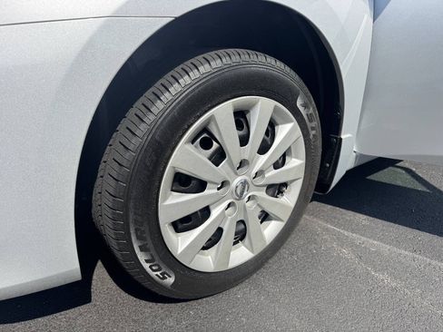 Used 2014 Nissan Sentra SV FWD image 18
