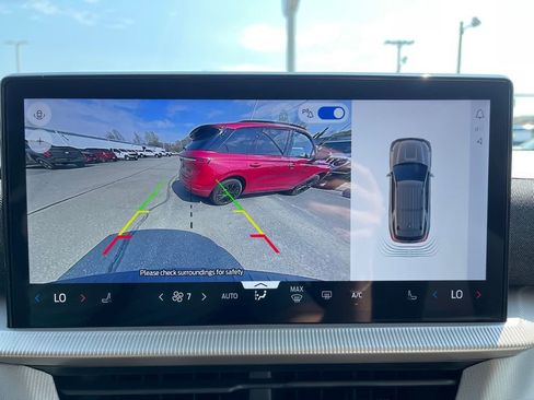 Used 2025 Ford Explorer Active AWD/4WD image 11