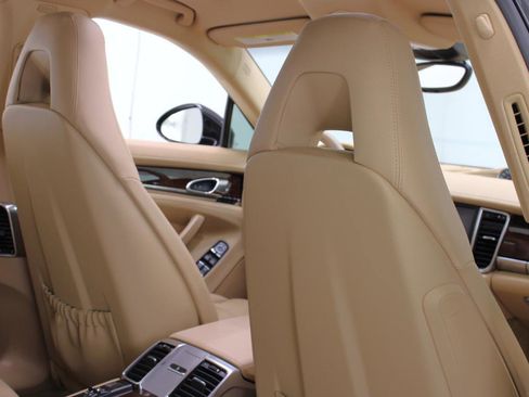 Used 2014 Porsche Panamera S image 44