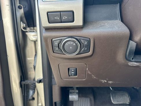 Used 2017 Ford F150 King Ranch w/ Equipment Group 601A Luxury AWD/4WD image 19