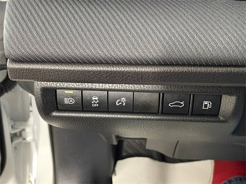 Used 2025 Toyota Camry SE w/ Convenience Package image 15