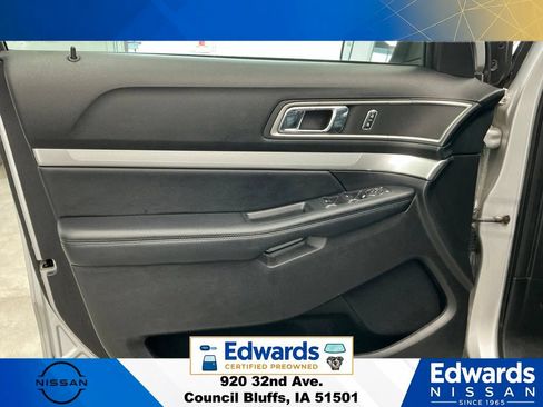Used 2017 Ford Explorer XLT w/ Equipment Group 201A FWD image 25
