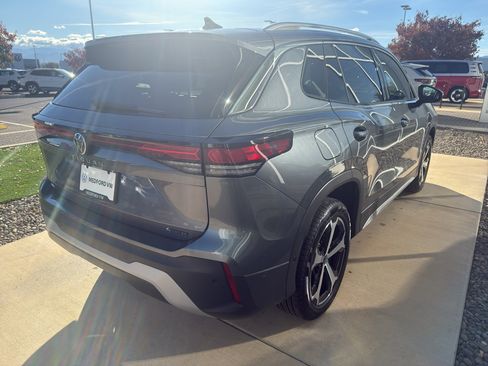 New 2026 Volkswagen Tiguan SE image 4