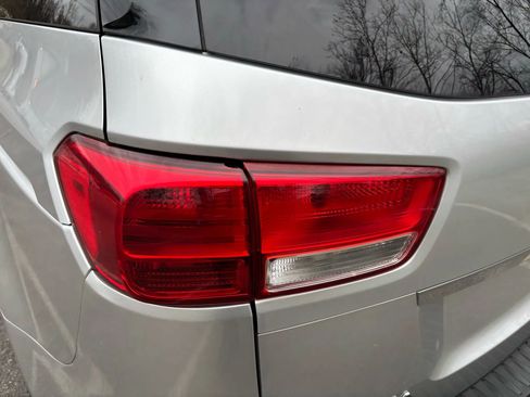 Used 2017 Kia Sedona LX w/ LX Essentials Premium Package image 10