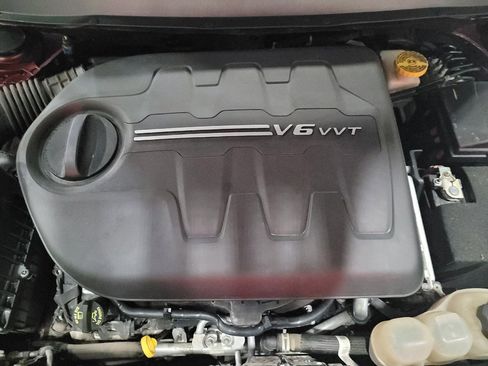 Used 2019 Jeep Cherokee Limited w/ Luxury Group AWD/4WD image 30