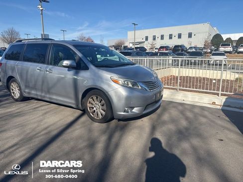 Used 2017 Toyota Sienna Limited Premium image 1