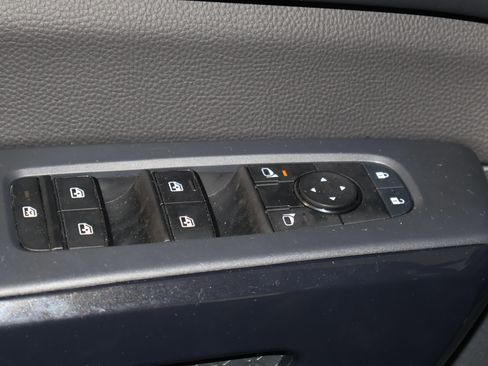 Used 2025 Nissan Pathfinder SV image 35