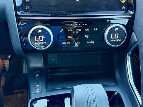 Used 2023 Jaguar E-PACE SE image 17