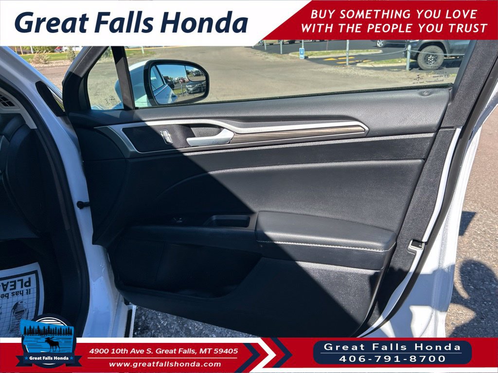Used 2017 Ford Fusion Energi SE FWD image 30