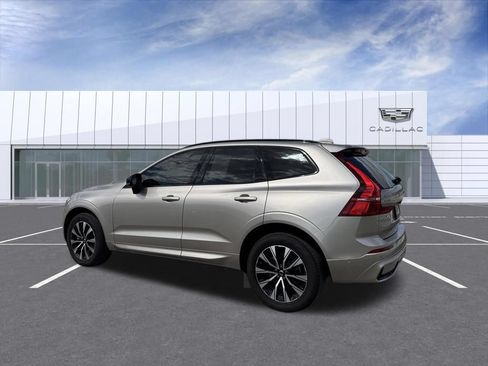 Used 2025 Volvo XC60 B5 Plus AWD/4WD image 4
