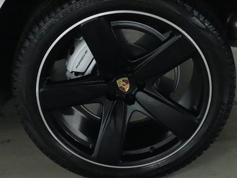 Used 2021 Porsche Macan Turbo image 40